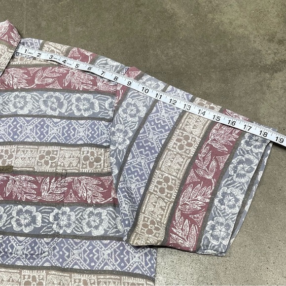 Woolrich Hawaiian Tribal Floral Print Short Sleeve Button Down Shirt - Picture 6 of 8